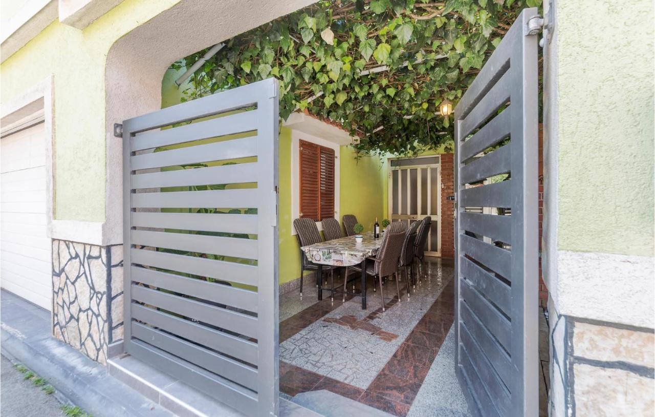 In With Kitchen Pula